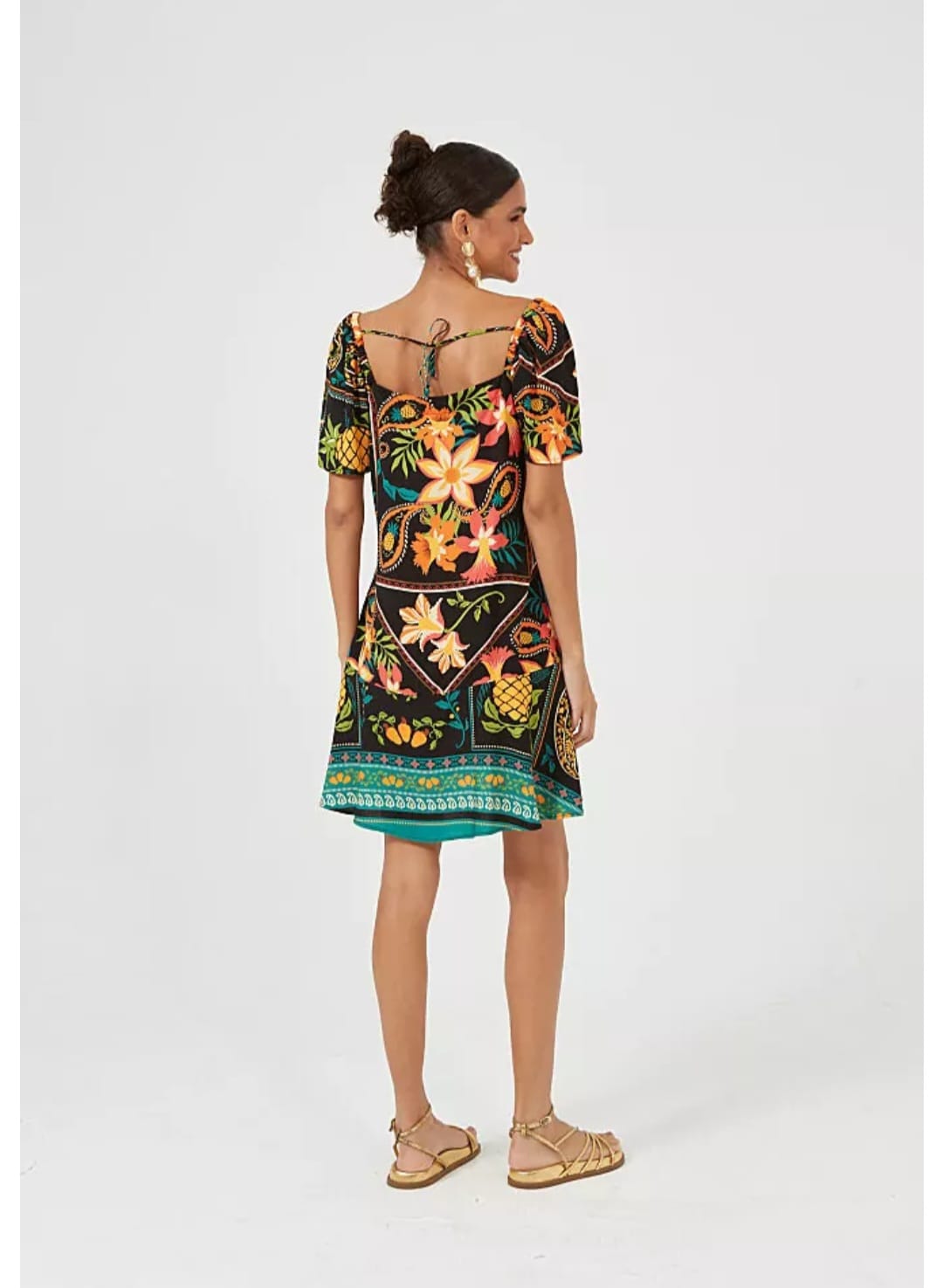 Vestido curto preto com estampa floral - 42