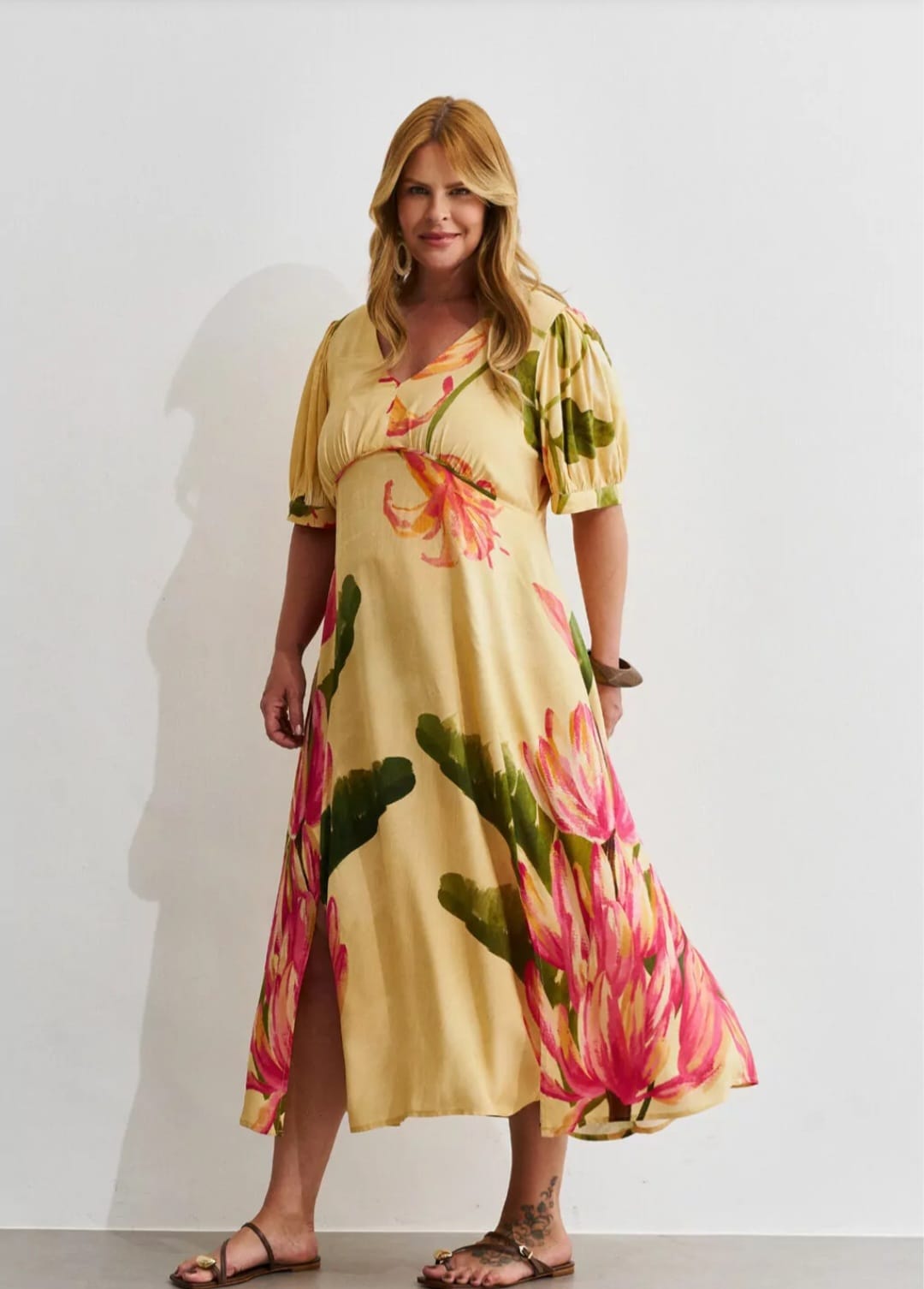 Vestido amarelo com mangas