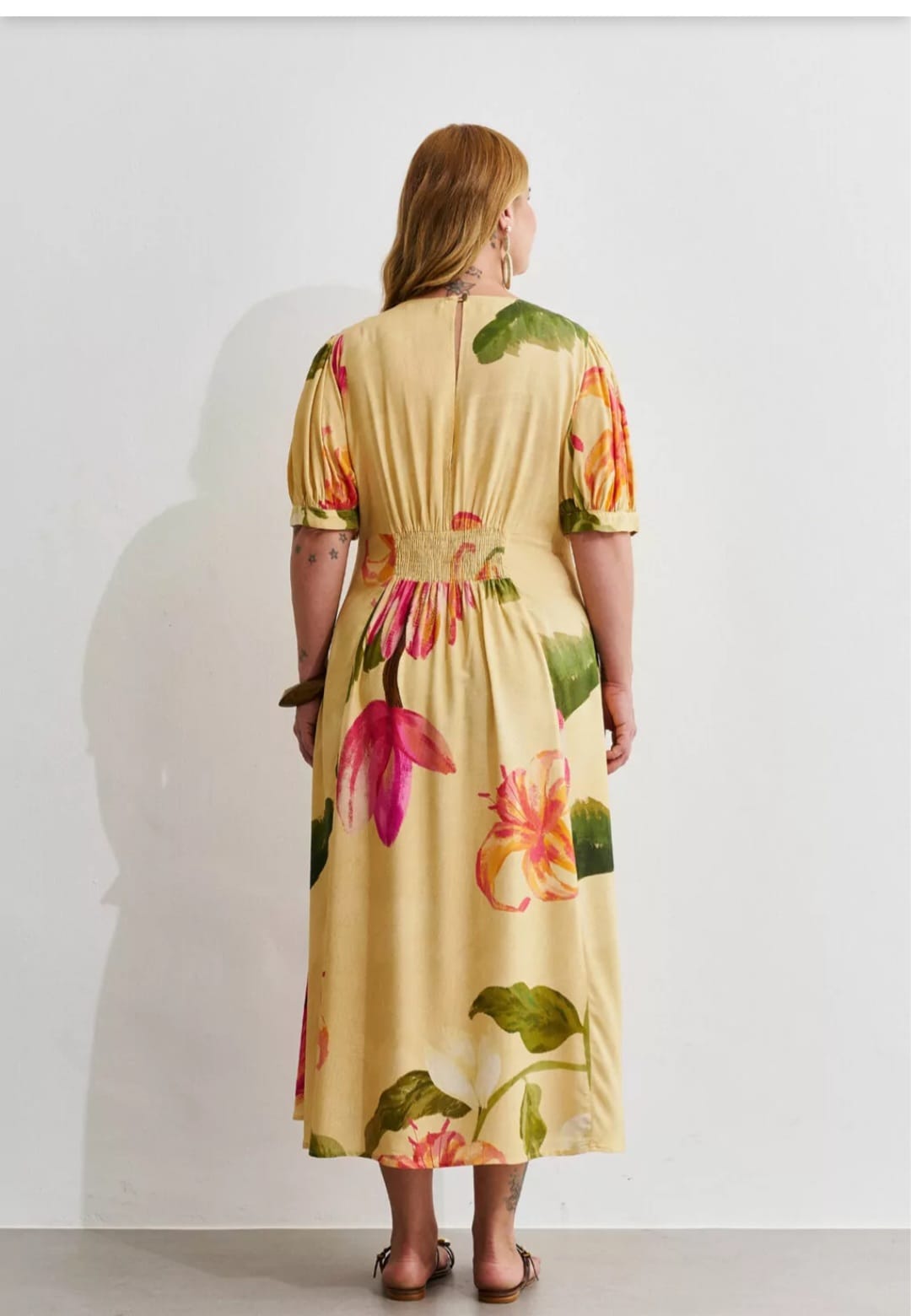 Vestido amarelo com mangas
