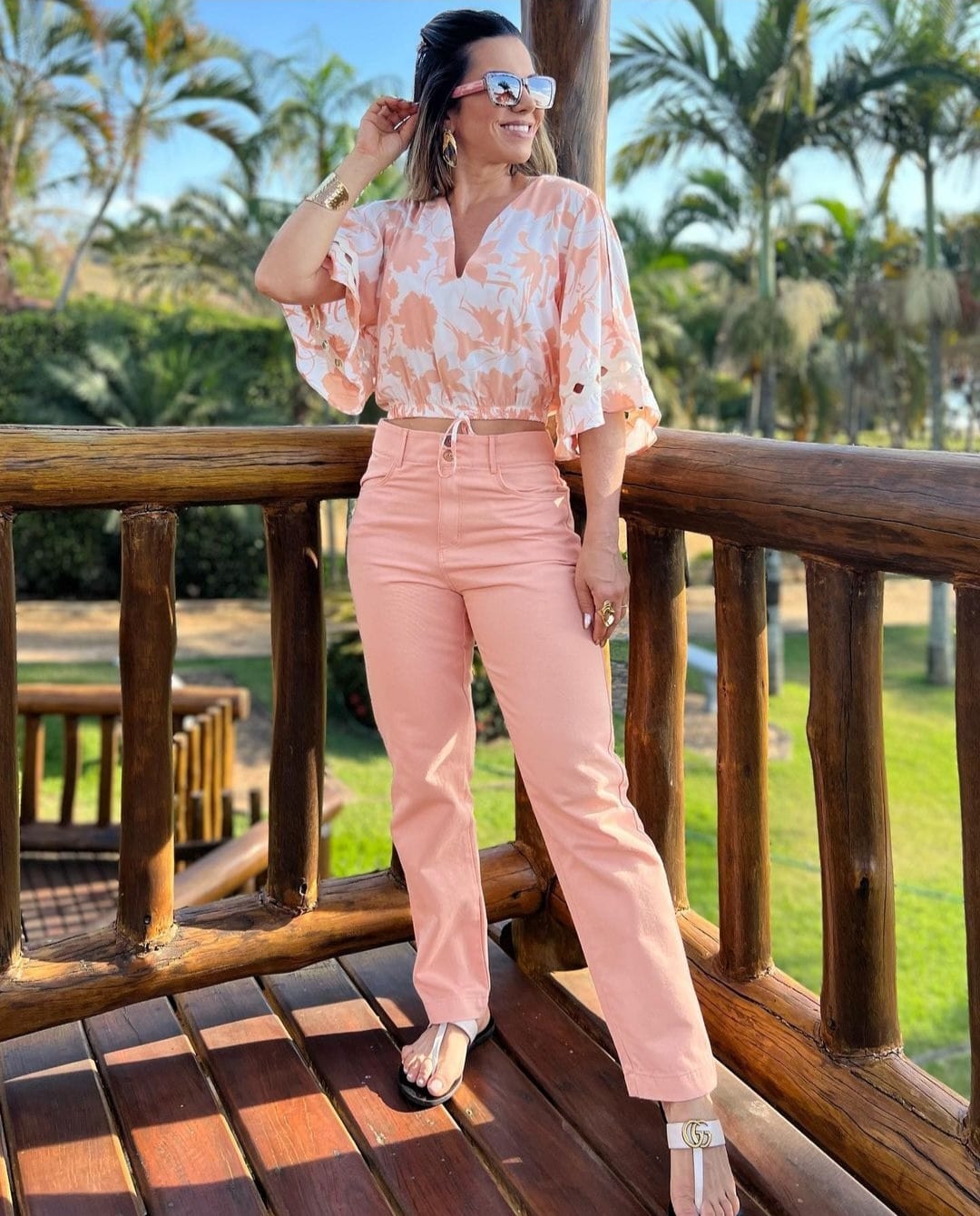 Conjunto de calça em sarja coral e blusa estampada - G