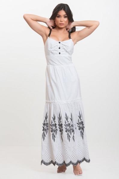 Vestido branco em laise bordado em preto