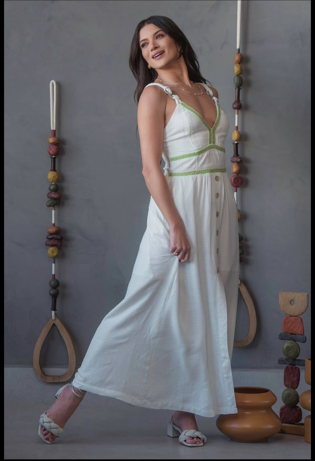 Vestido em viscose texturizada com aplicações verde - M