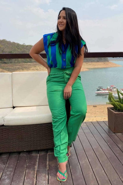 Conjunto de calça em linho verde e blusa estampada verde e azul - P