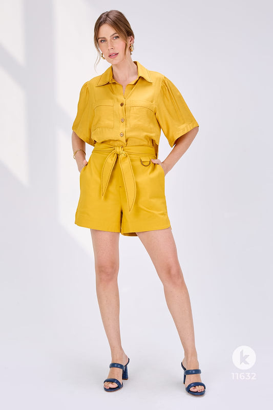 Conjunto de Bermuda  em sarja e blusa em viscose amarela - M