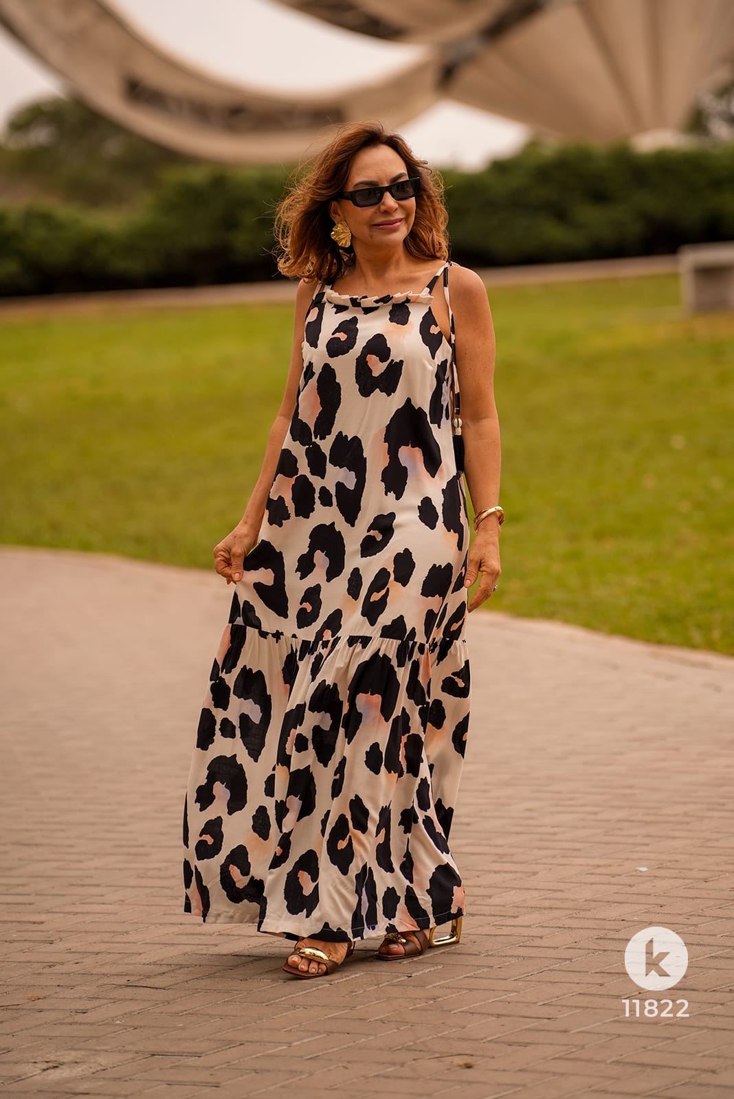 Vestido estampa de onça estilizada em viscose