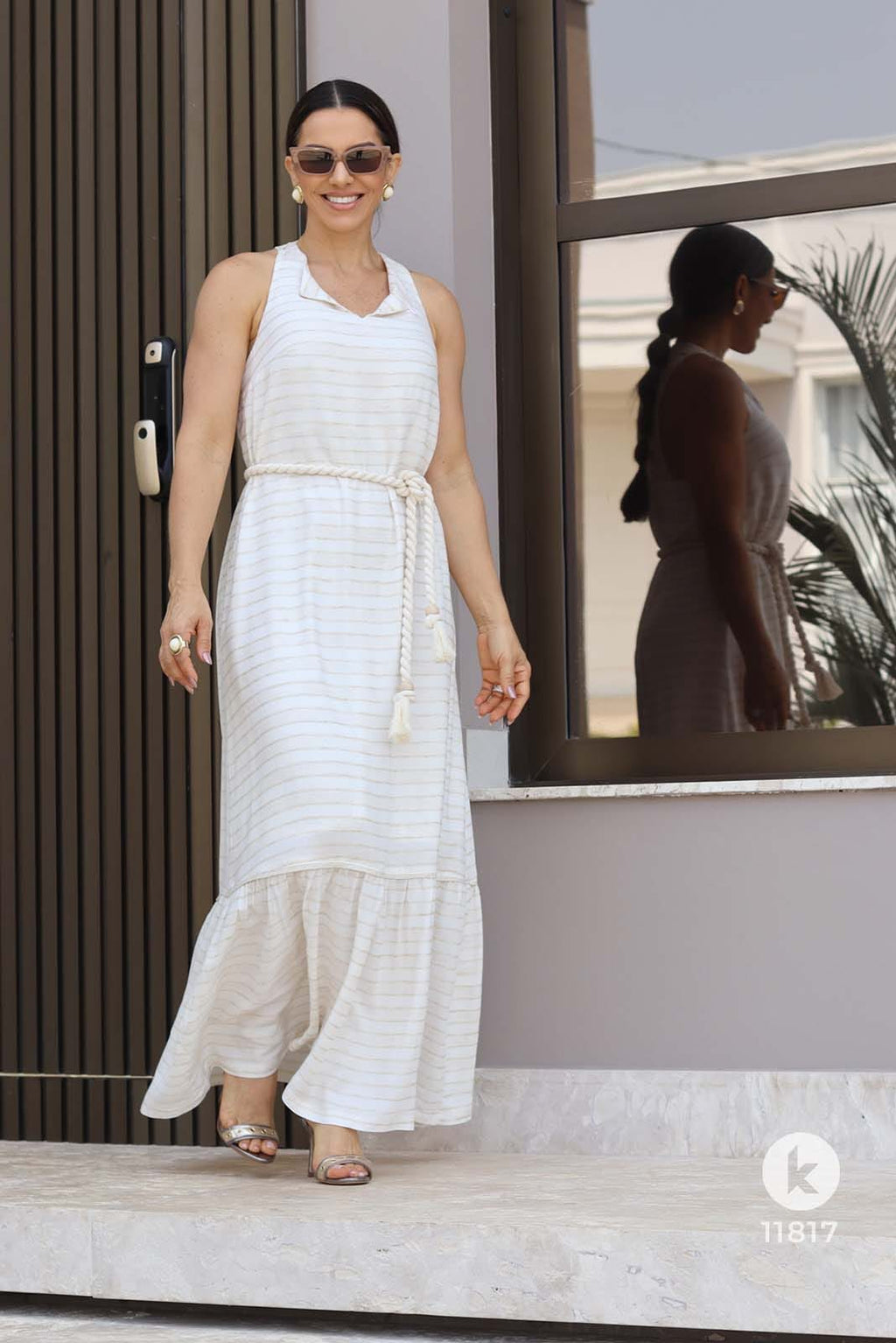 Vestido off white com renda nas costas - G