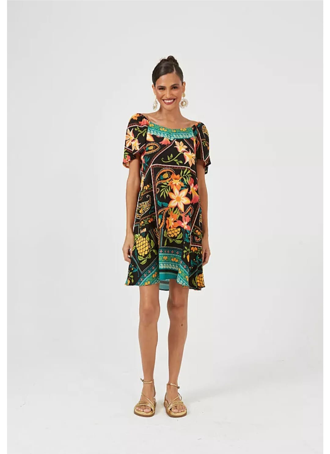Vestido curto preto com estampa floral - 42
