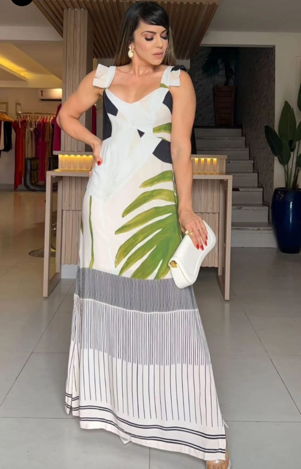 Vestido com estampas de folhagens - M