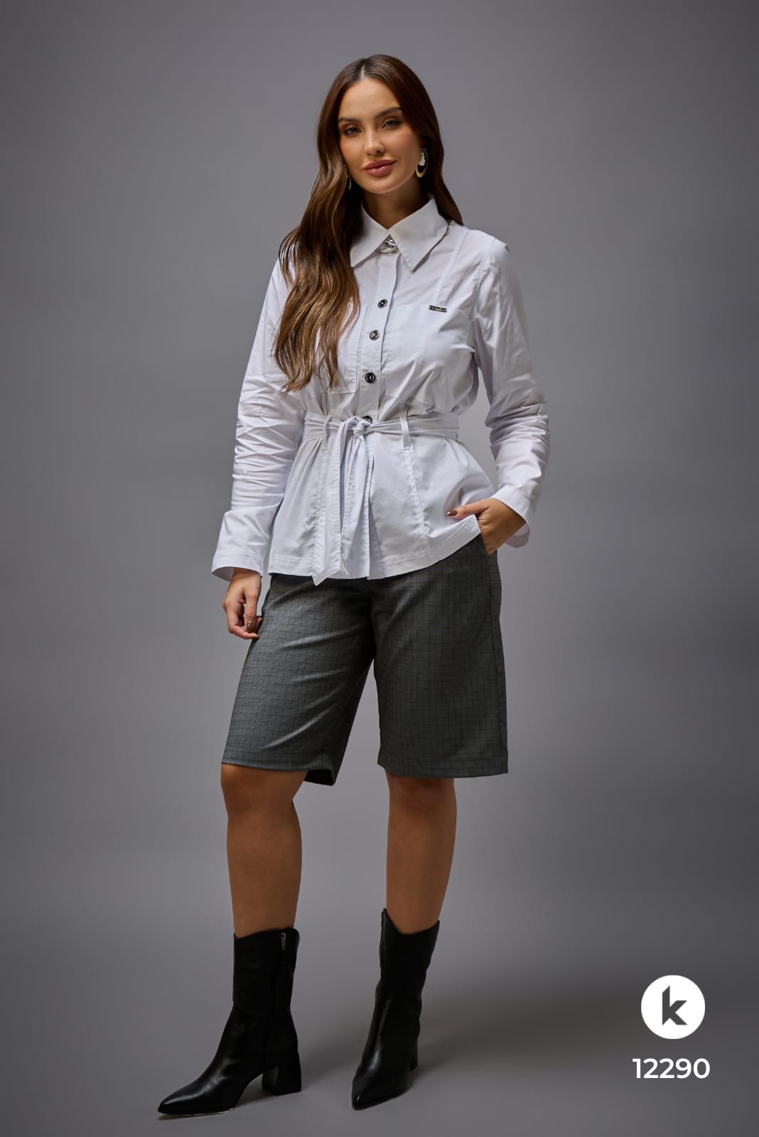 Conjunto de bermuda e camisa branca