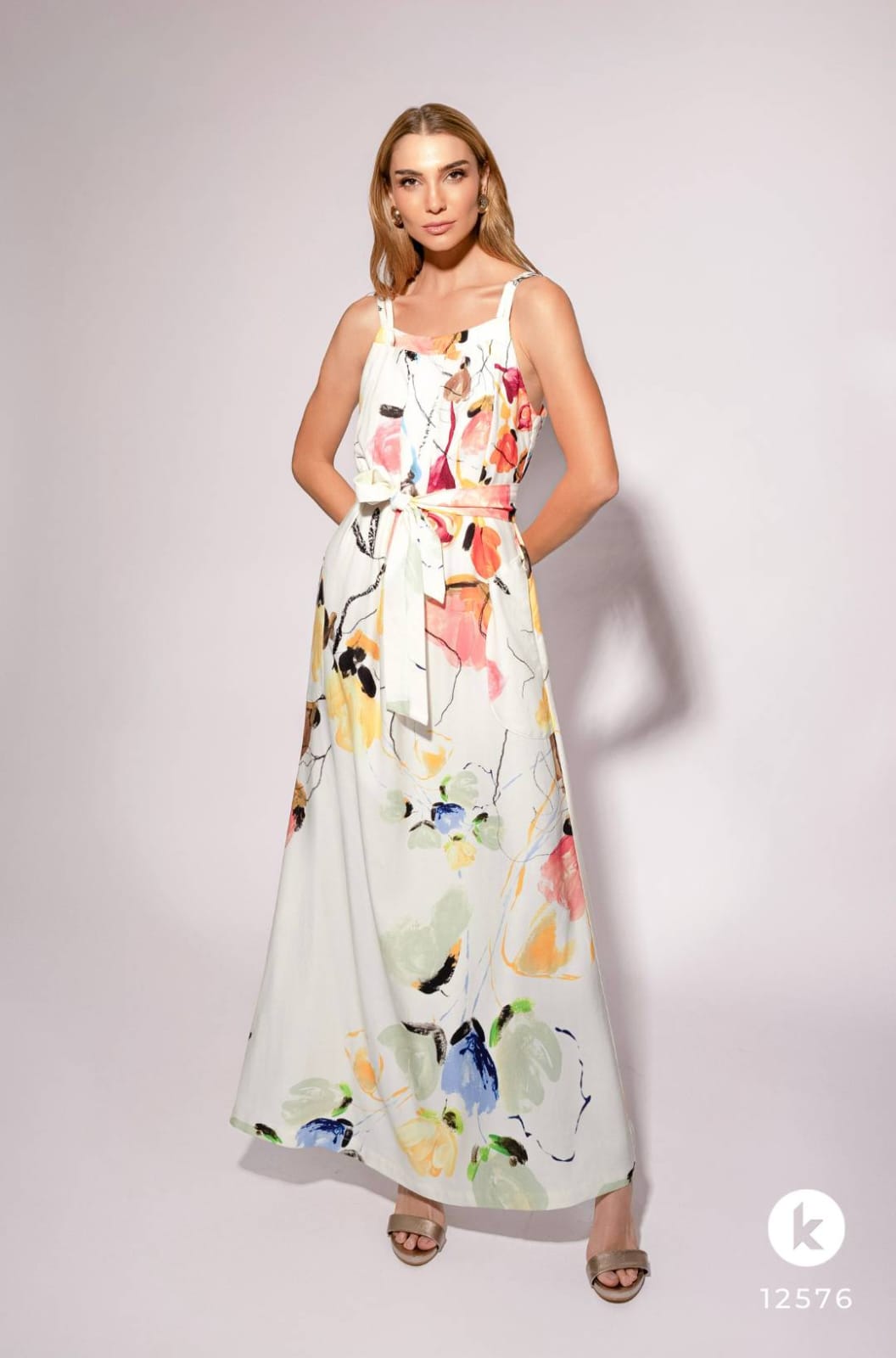 Vestido branco estampado aquarelado com alças