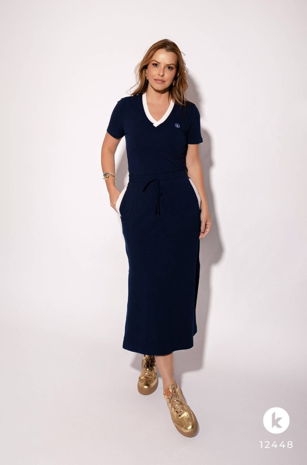 Conjunto de saia e blusa azul marinho em malha