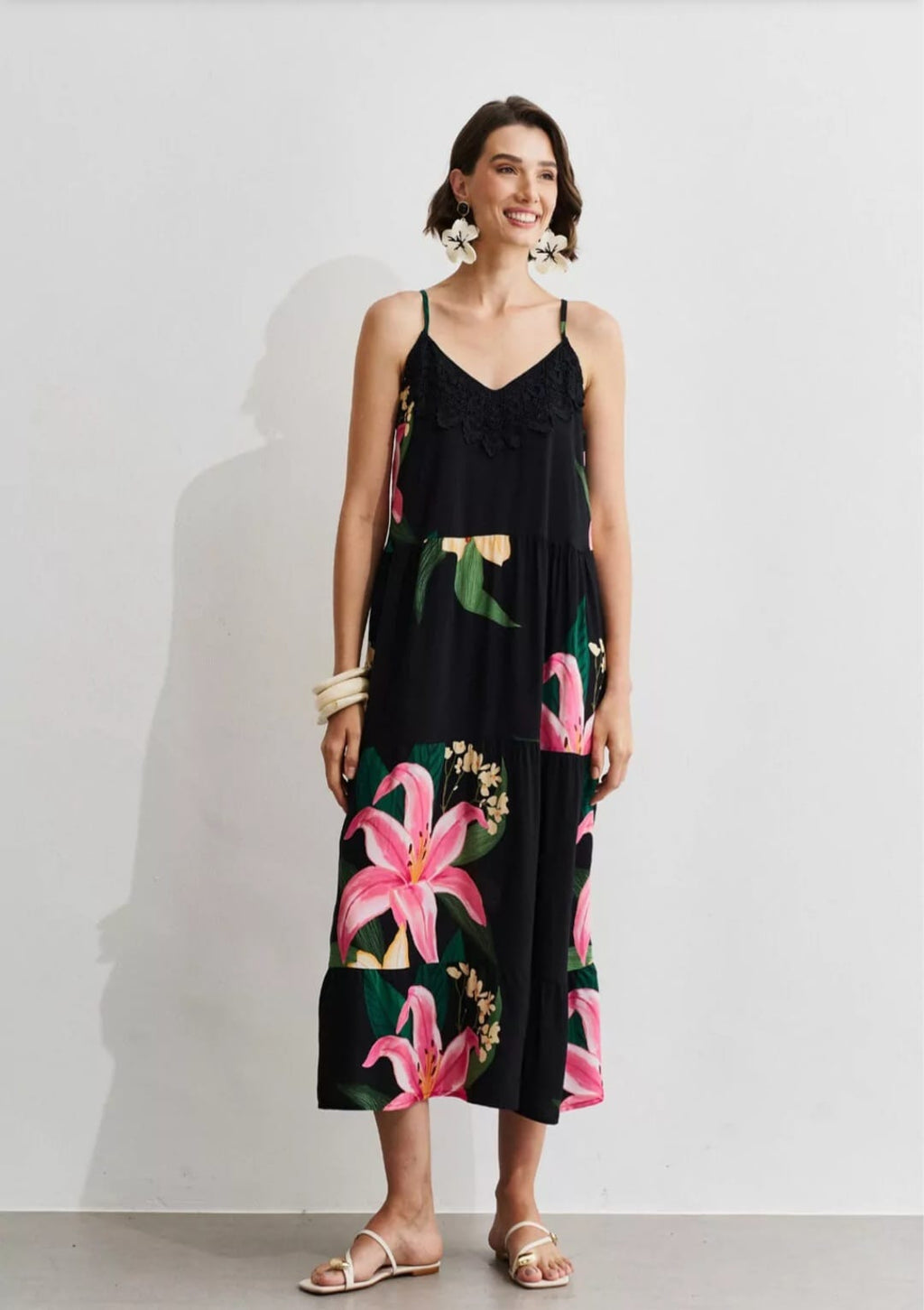 Vestido preto estampado com alças finas