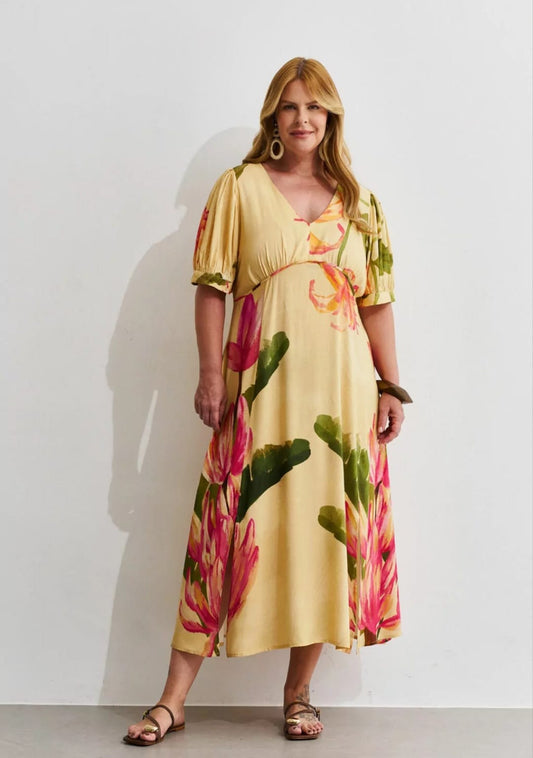 Vestido amarelo com mangas