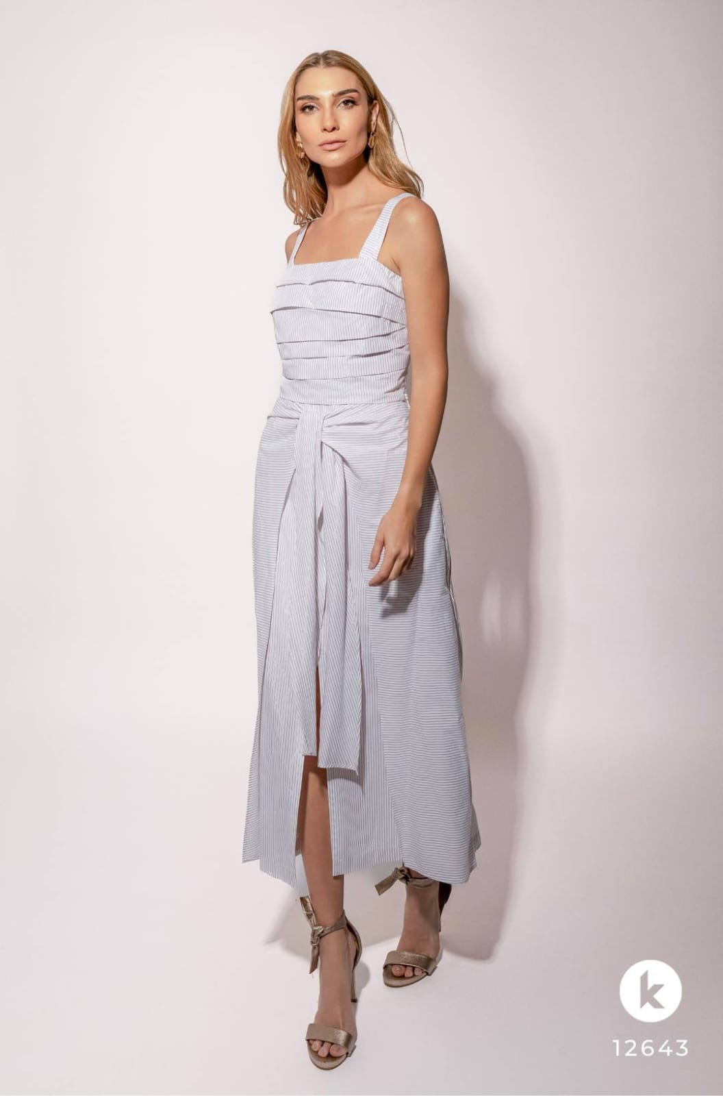 Conjunto de saia e cropped off white listrado