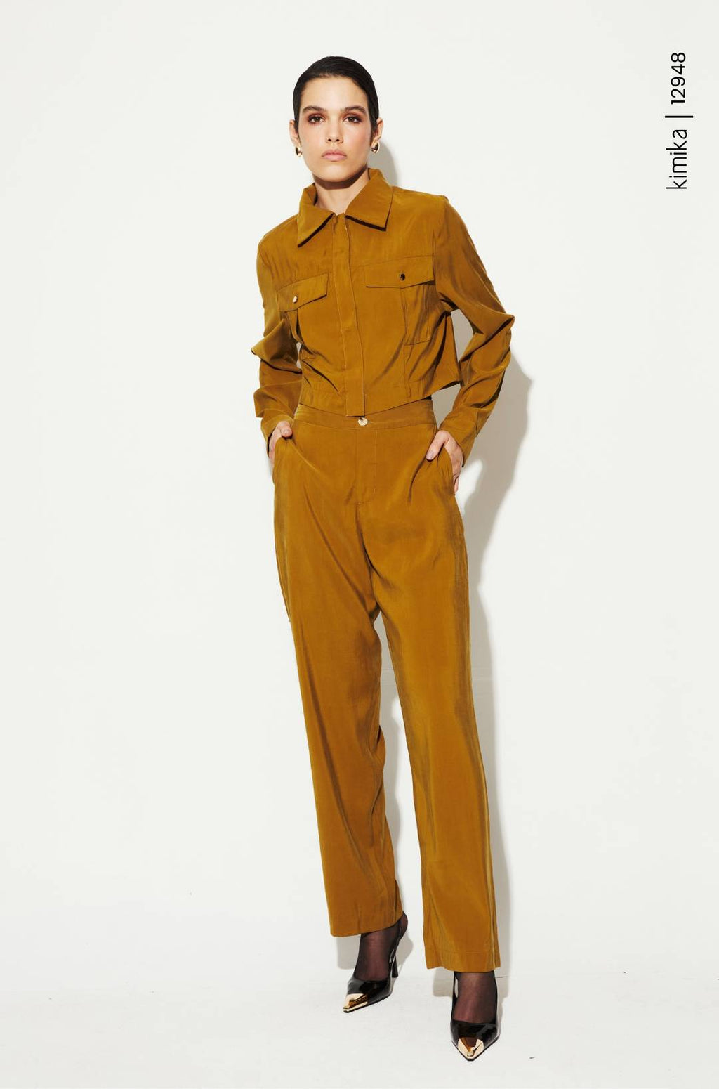Conjunto de calça e jaqueta caramelo