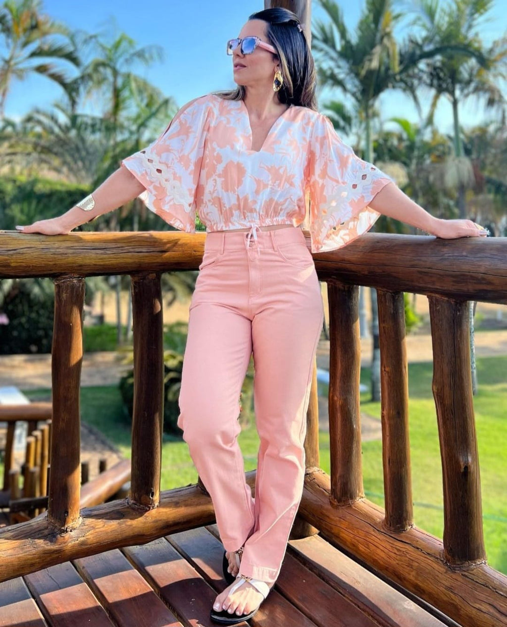 Conjunto de calça em sarja coral e blusa estampada - G