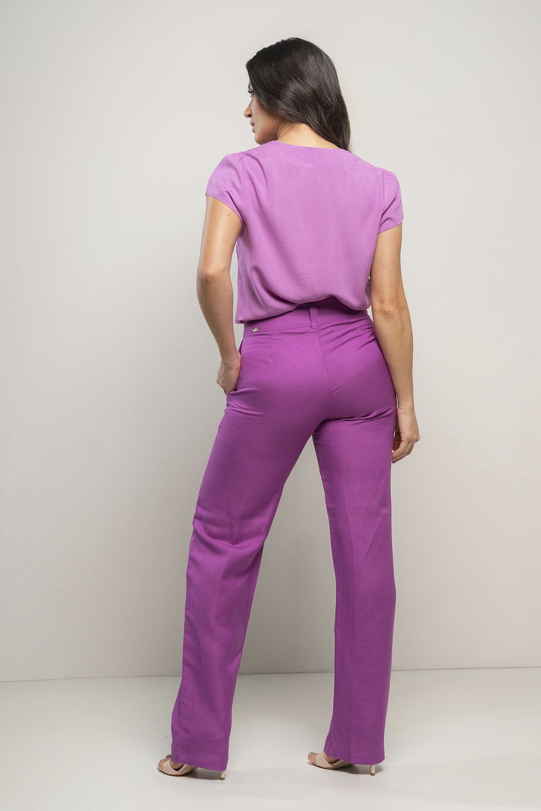 Conjunto de calça em linho e blusa em viscose "ton sur ton" lilás - GG