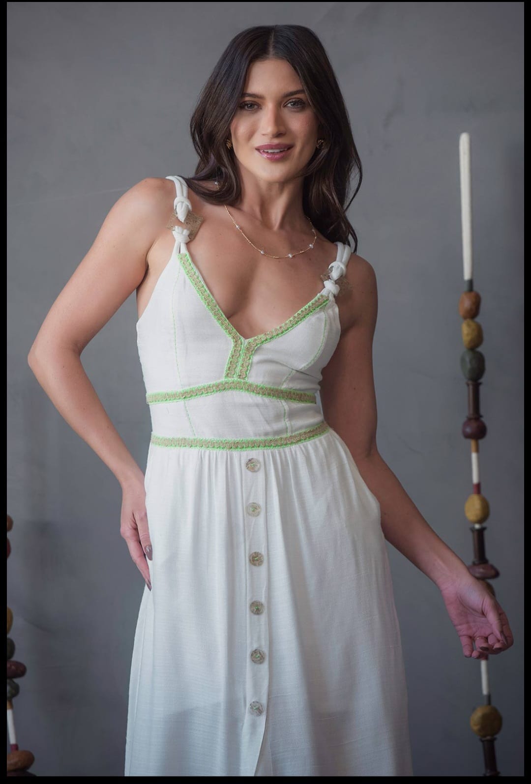 Vestido em viscose texturizada com aplicações verde - M