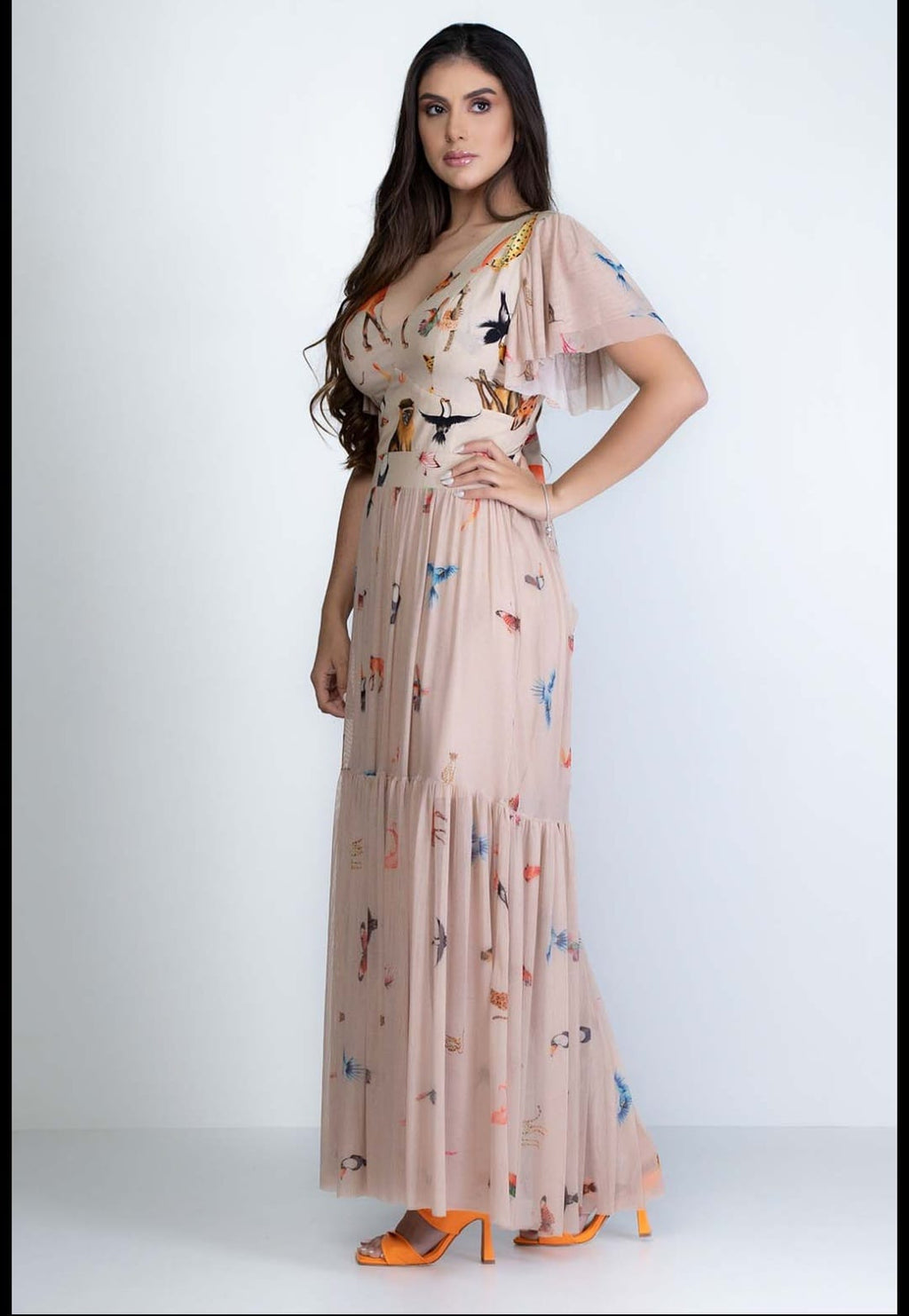 Vestido estampado com motivos da fauna brasileira - P