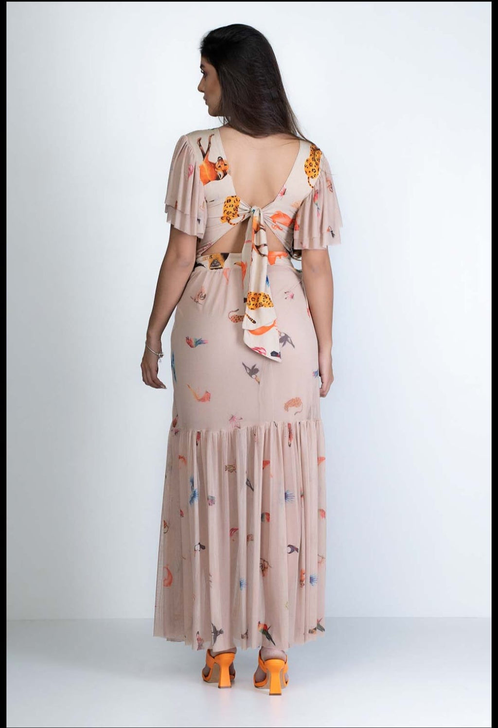 Vestido estampado com motivos da fauna brasileira - P