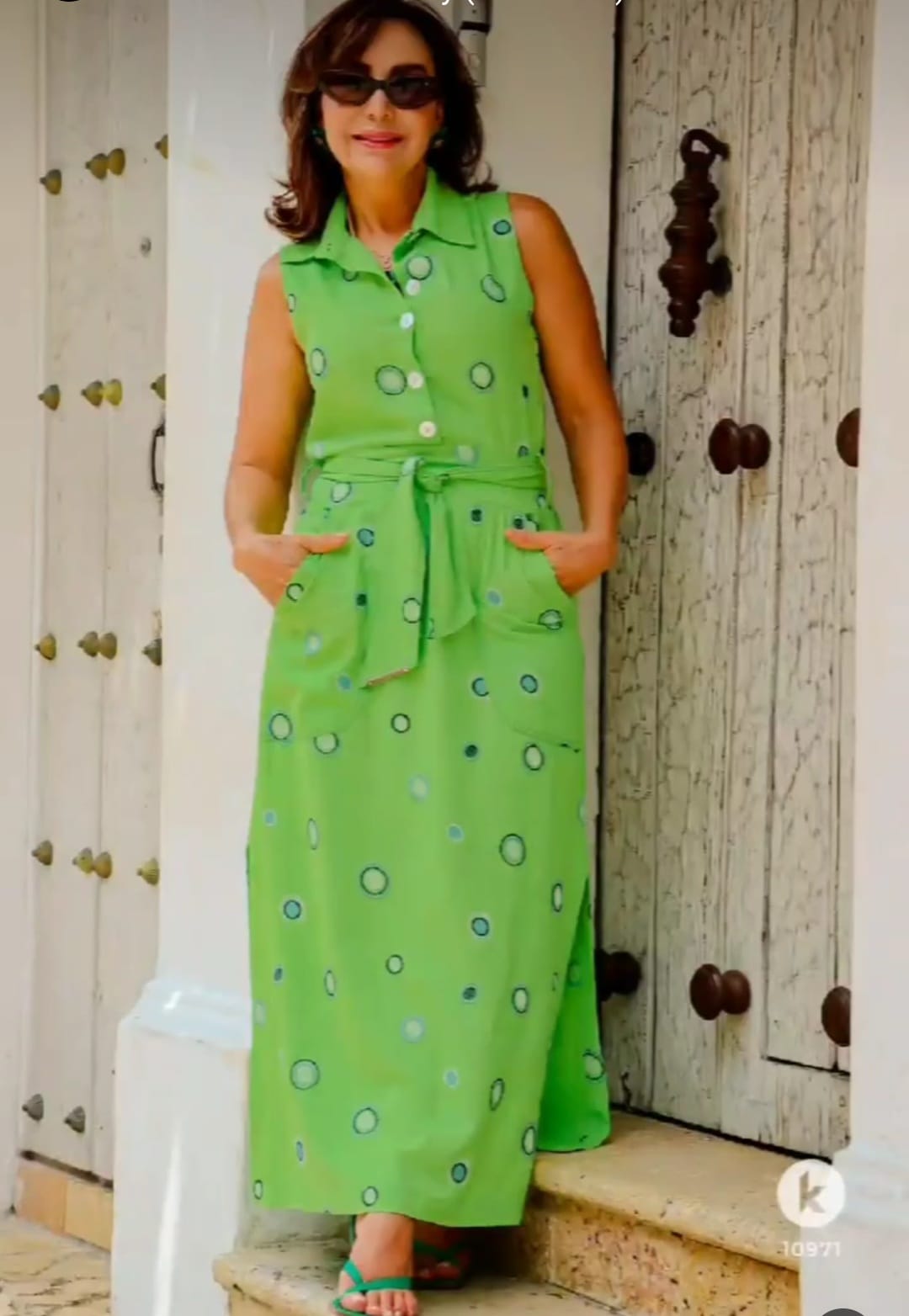 Vestido em linho verde com bordados em círculo - G