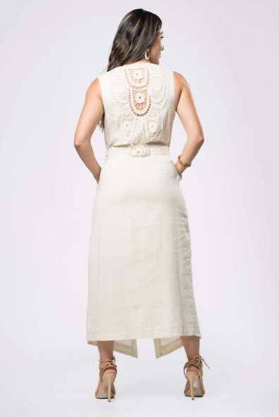 Vestido em viscose com aplicação de renda nas costas - M