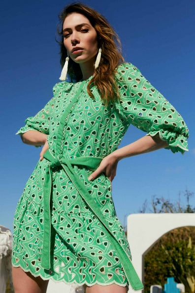 Vestido curto em laise verde