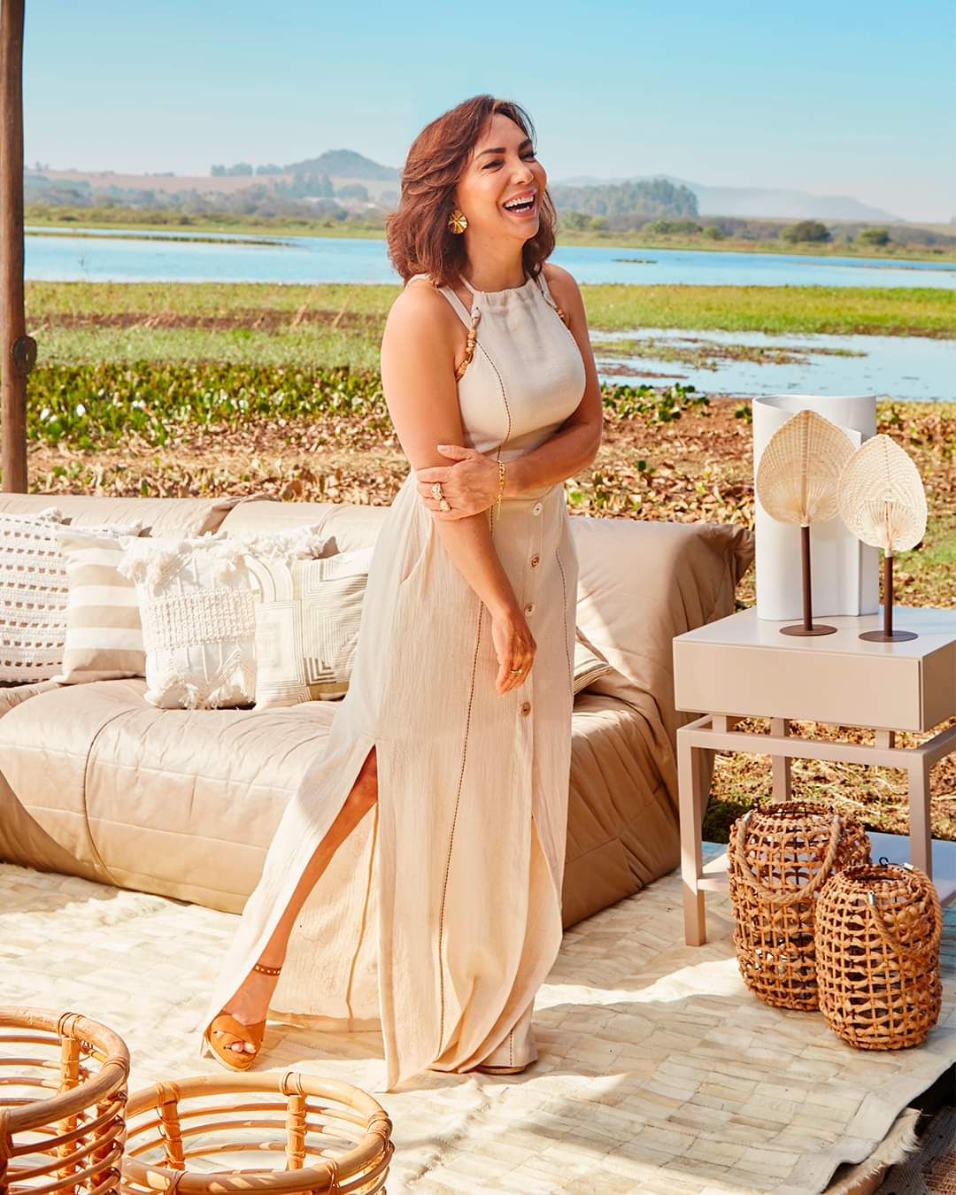 Vestido bege com alças - G