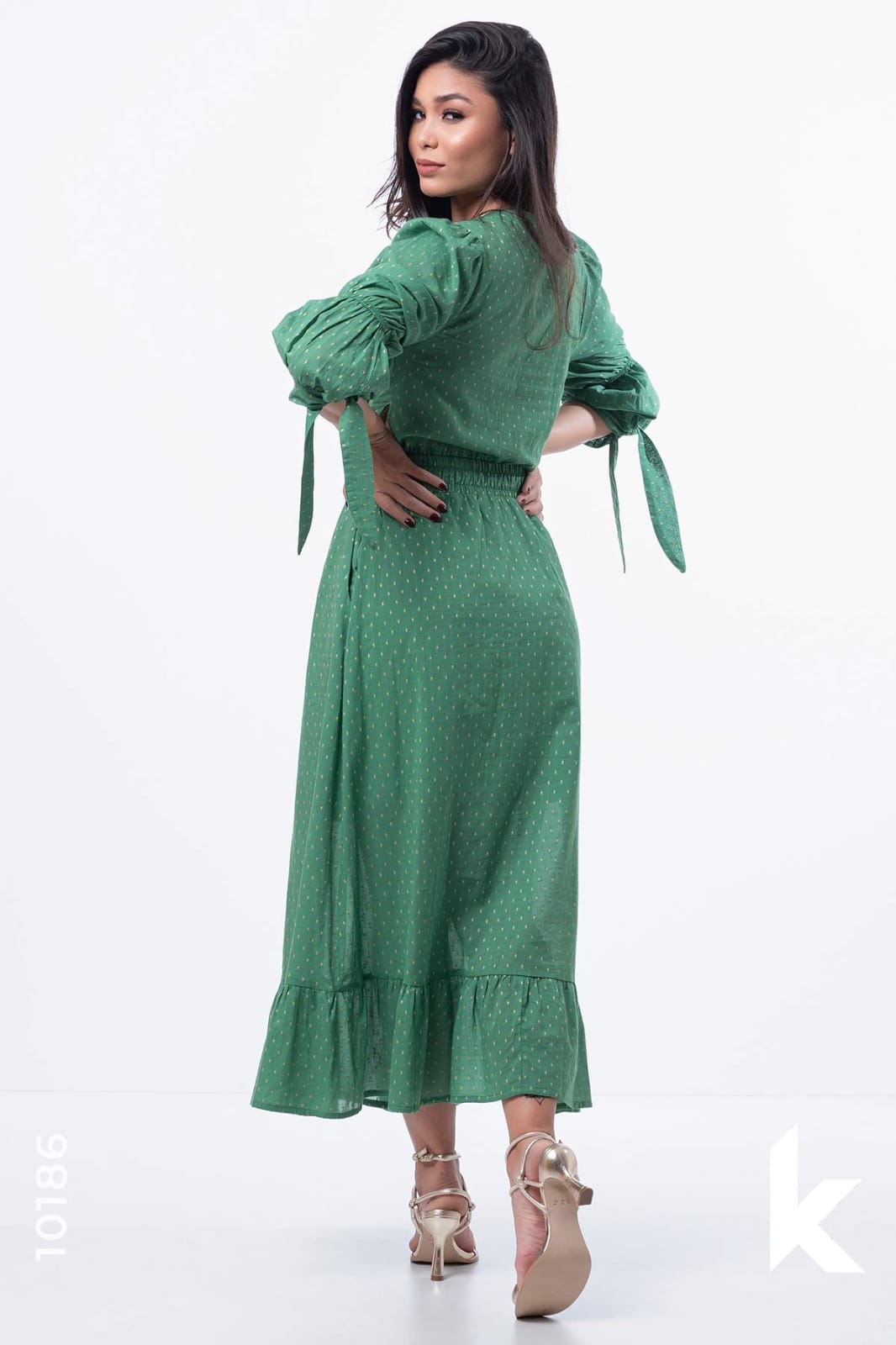 Vestido verde com mangas alongadas - M