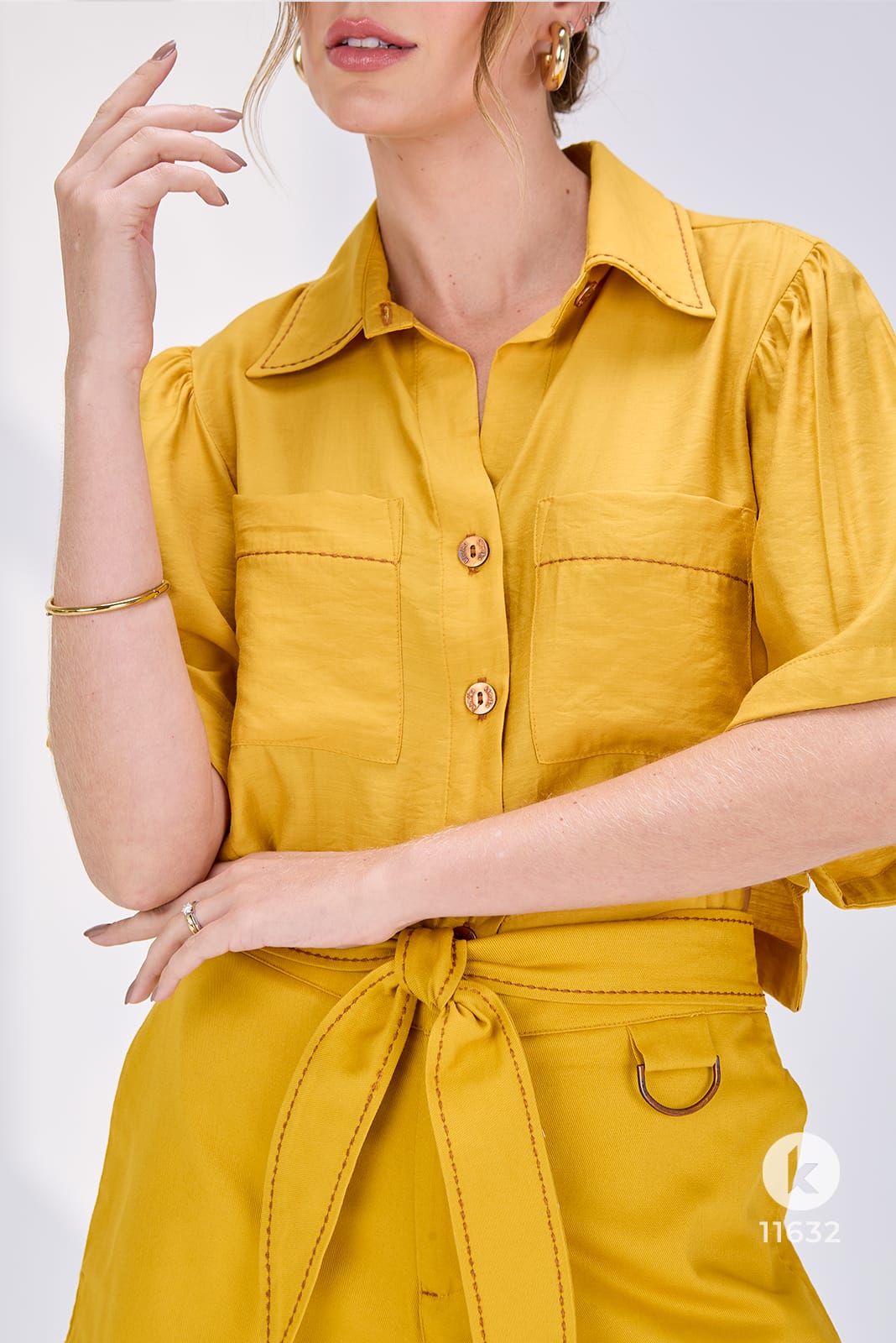 Conjunto de Bermuda  em sarja e blusa em viscose amarela - M