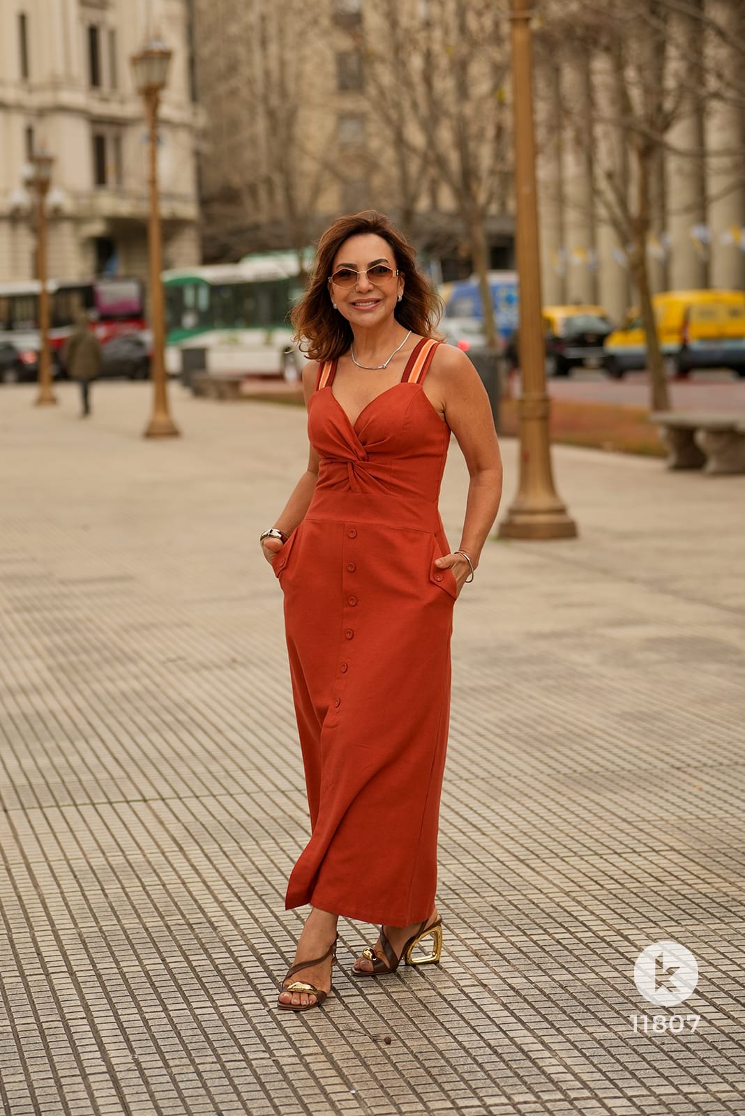 Vestido em linho ferrugem com botões frontais