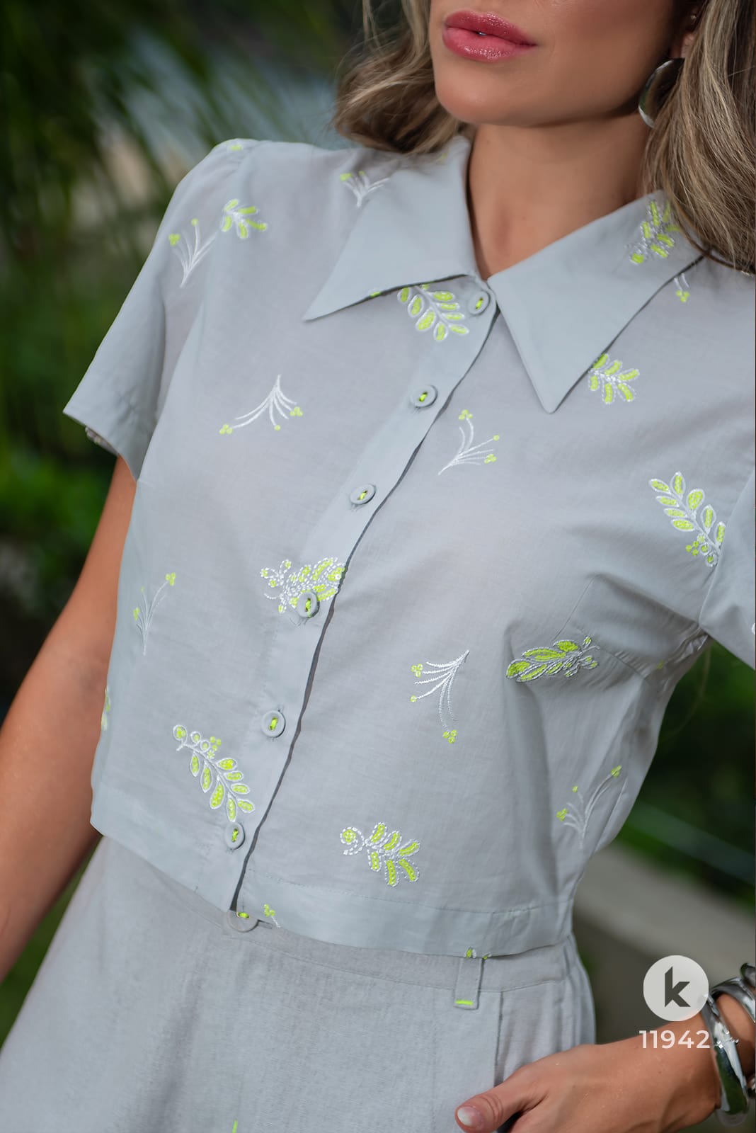 Conjunto de bermuda e blusa cinza