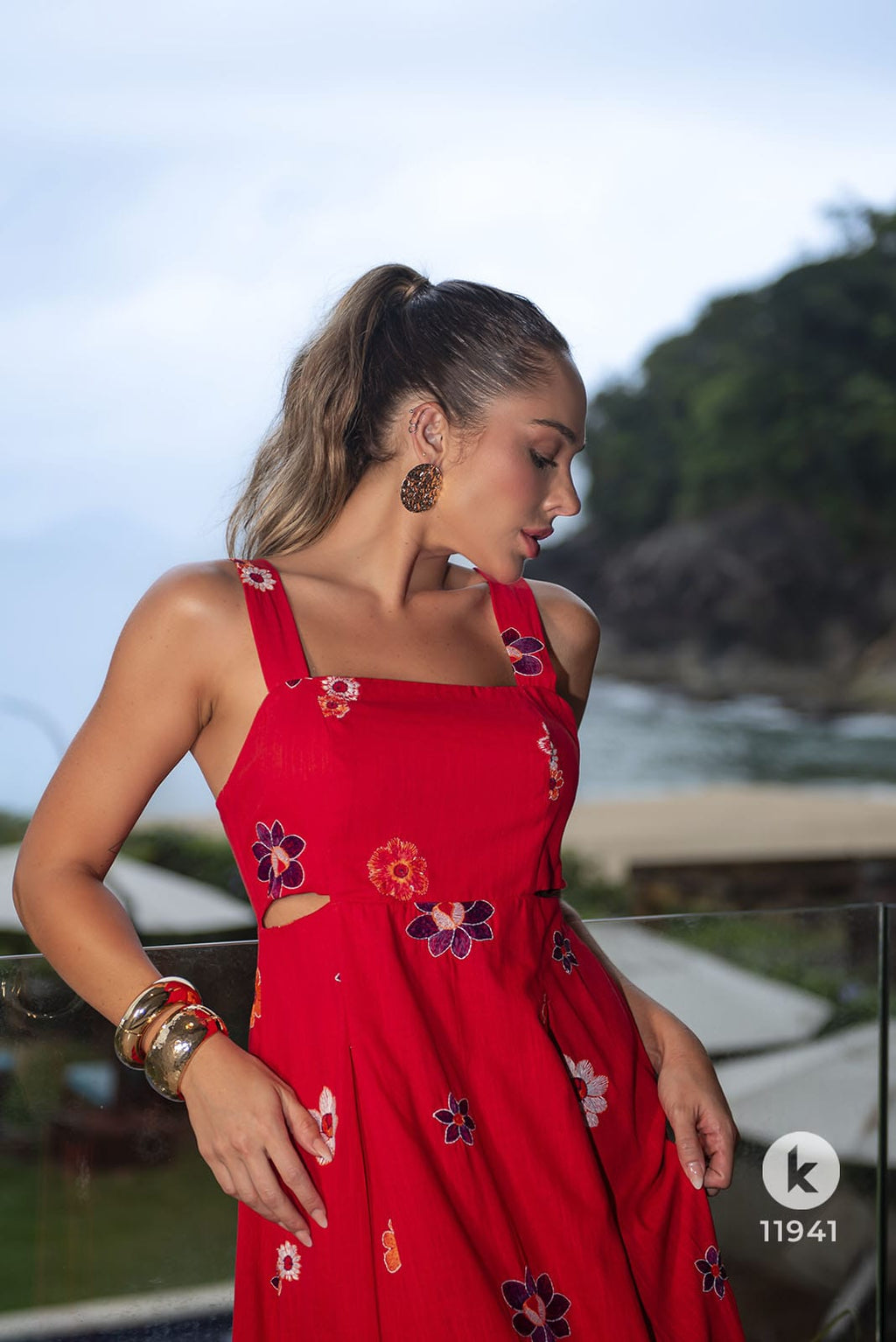 Vestido vermelho bordado com alças - G