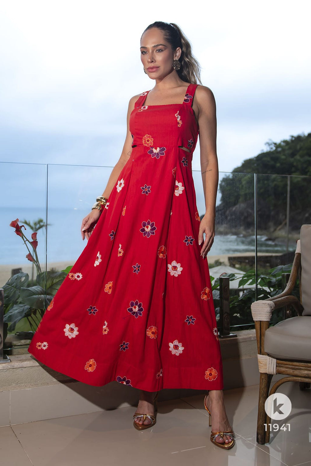 Vestido vermelho bordado com alças - G