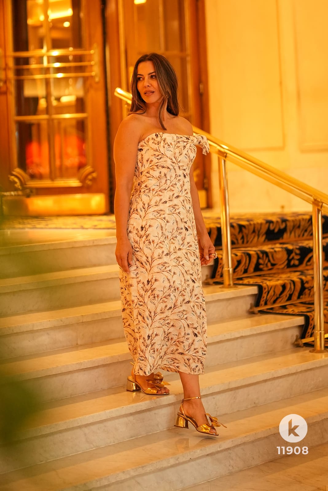 Vestido tomara que caia em laise estampada com laço