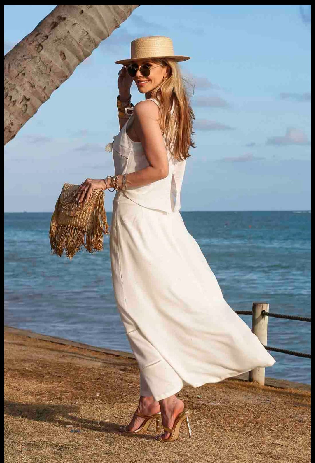 Vestido off white com abertura nas costas - GG
