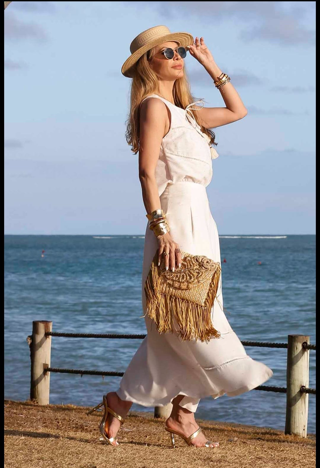 Vestido off white com abertura nas costas - GG