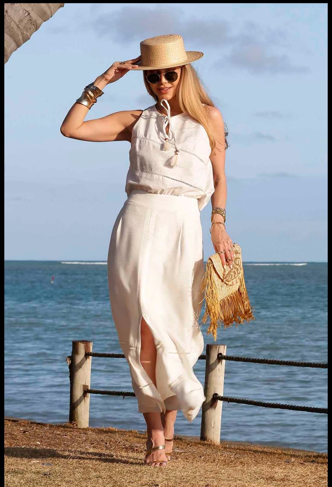 Vestido off white com abertura nas costas - GG