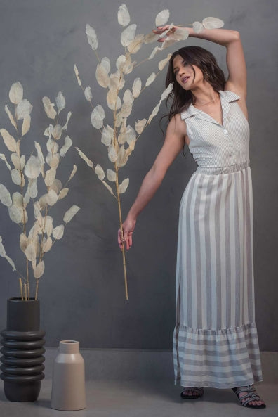 Vestido listrado em cinza - G