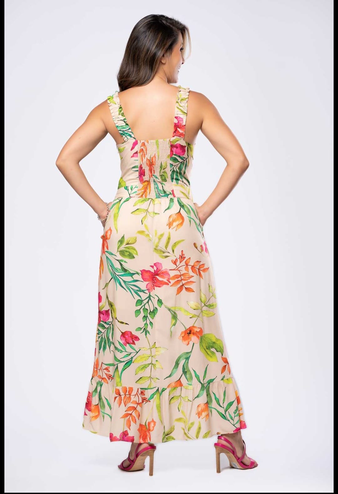 Vestido estampado com fundo bege - M