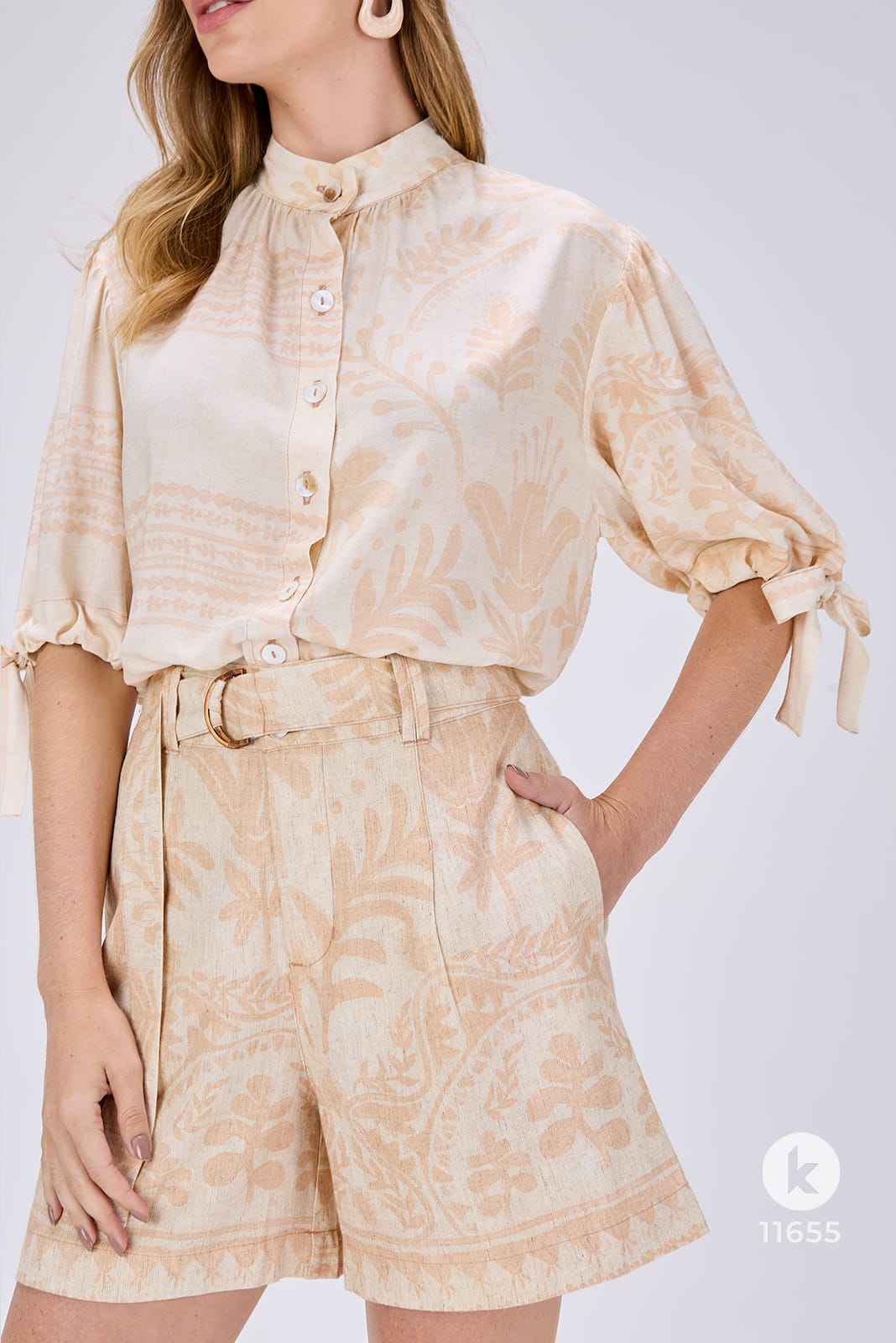 Conjunto de bermuda em linho e blusa estampada