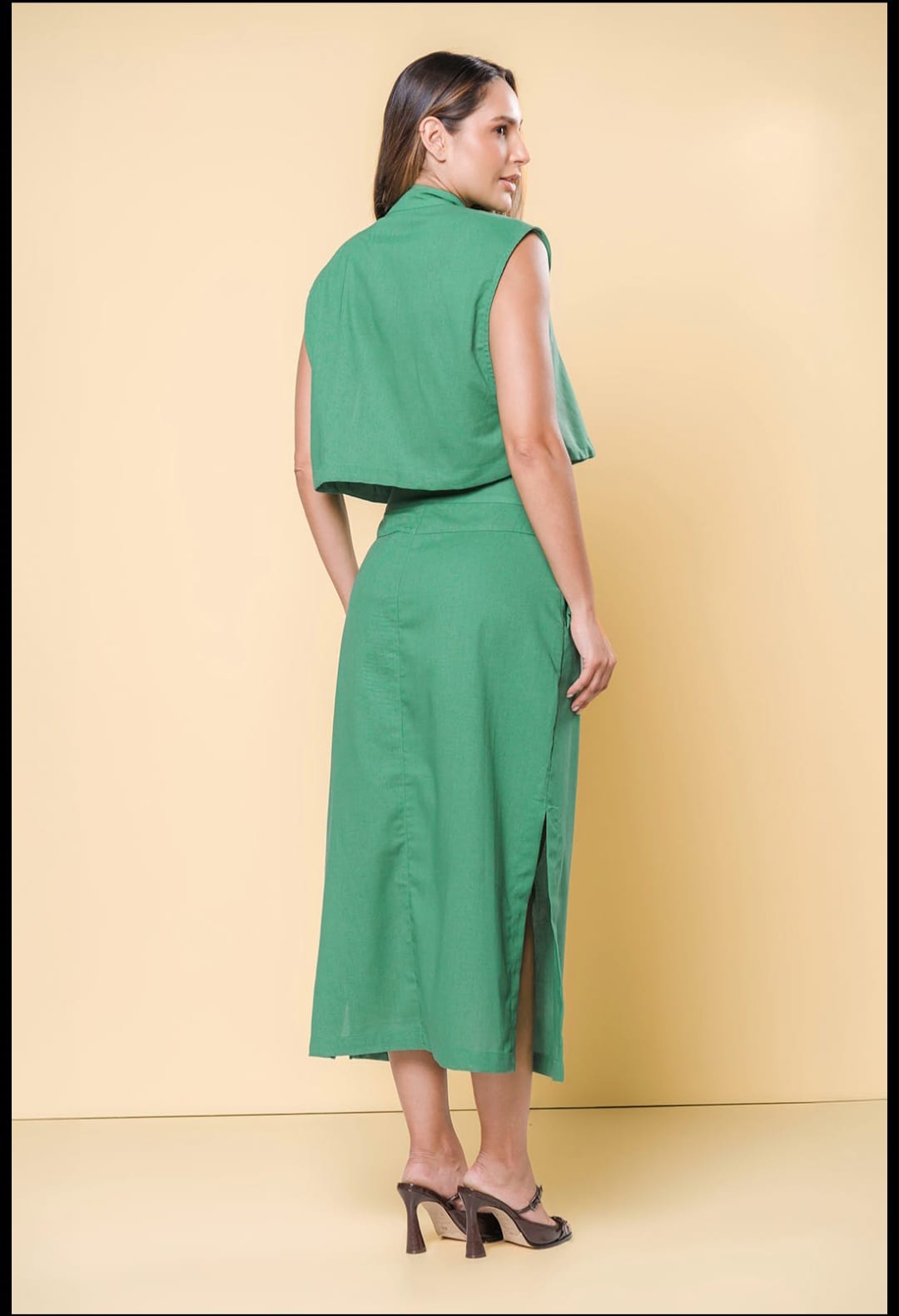 Conjunto de saia, cropped e colete - G