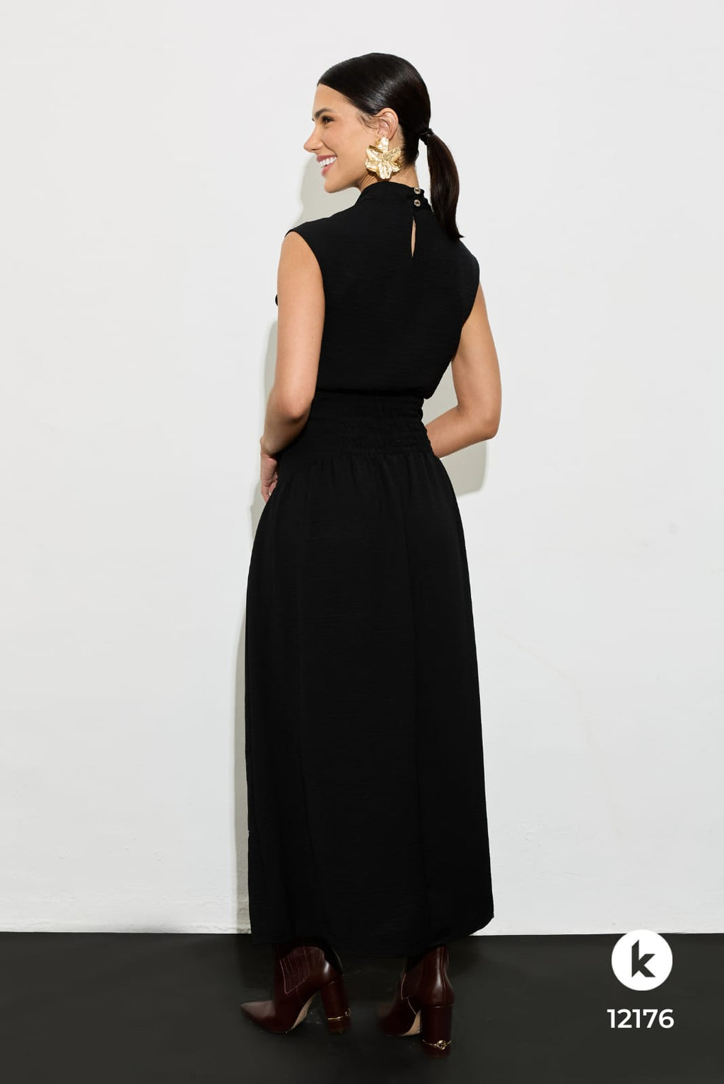 Vestido preto com bordado na barra - GG