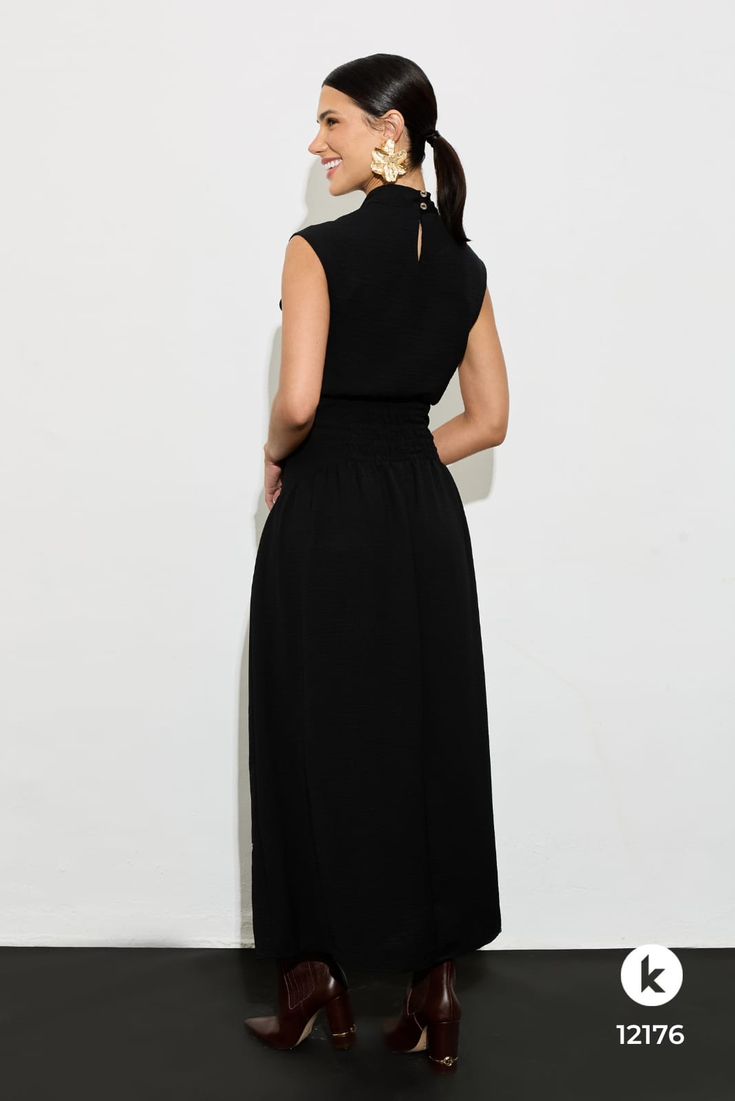 Vestido preto com bordado na barra - GG