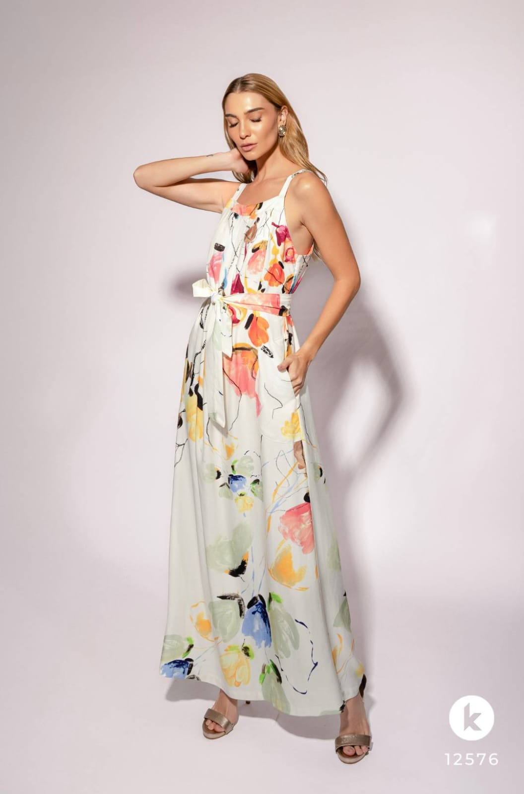 Vestido branco estampado aquarelado com alças