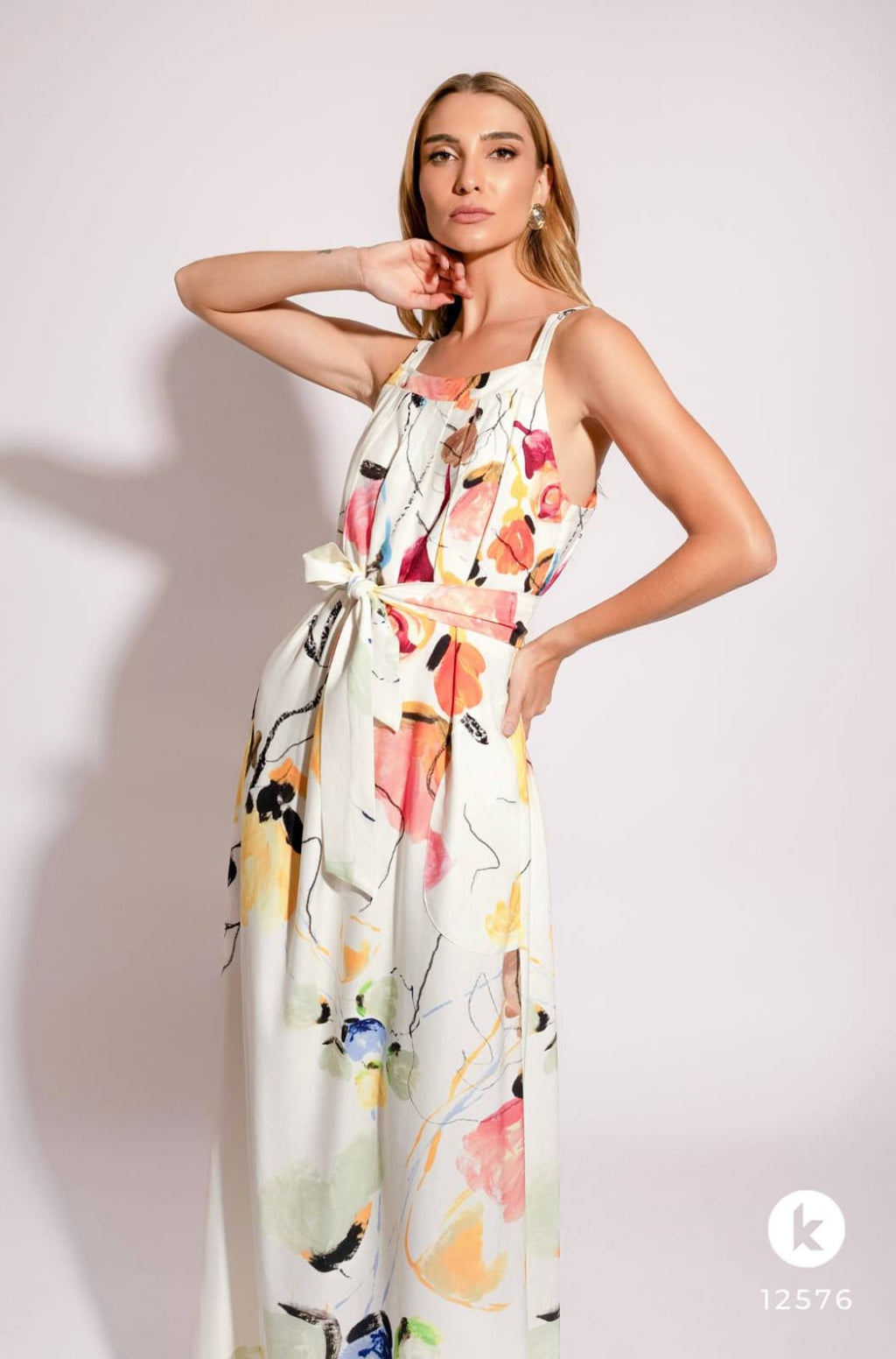 Vestido branco estampado aquarelado com alças