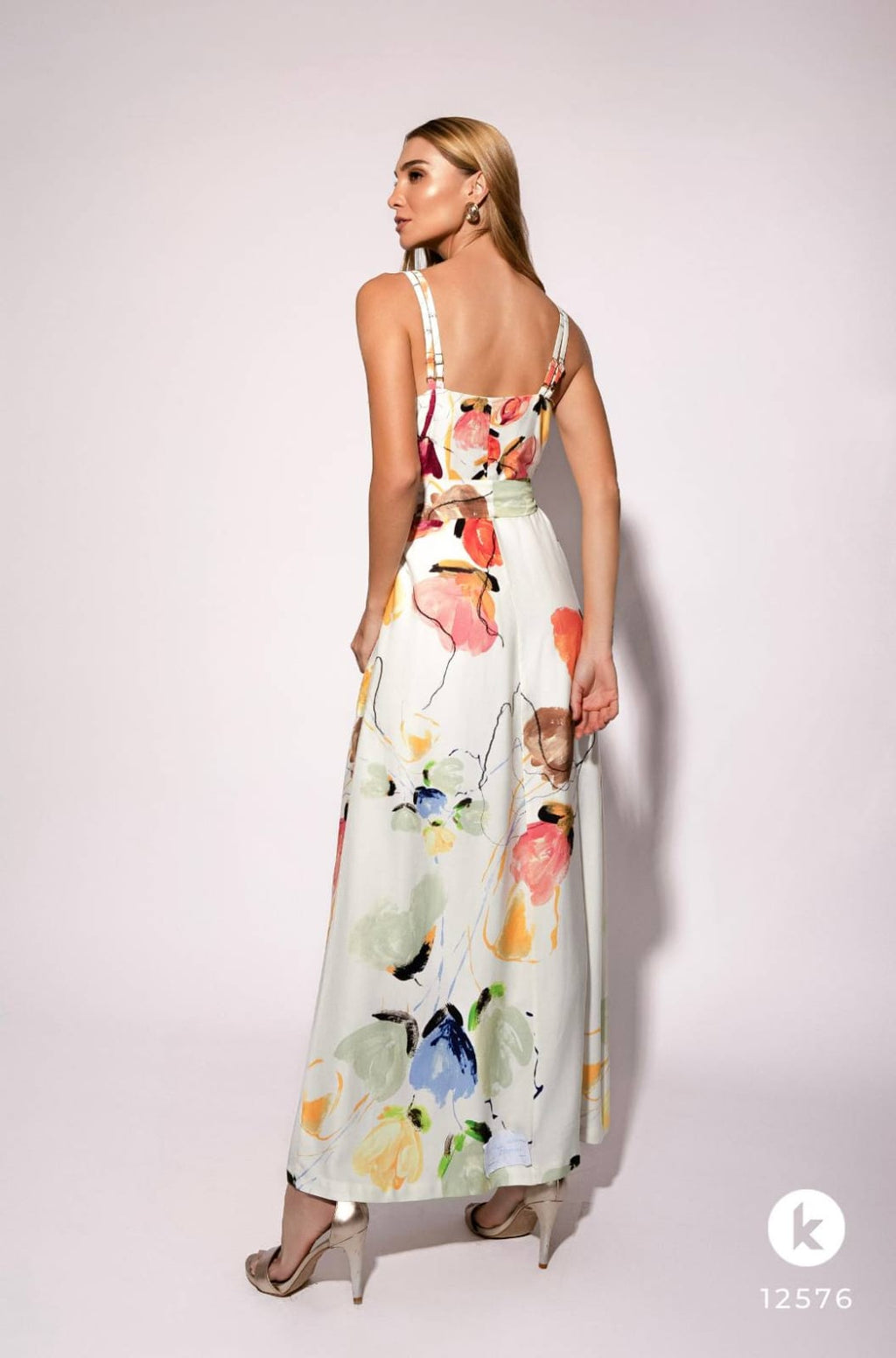 Vestido branco estampado aquarelado com alças