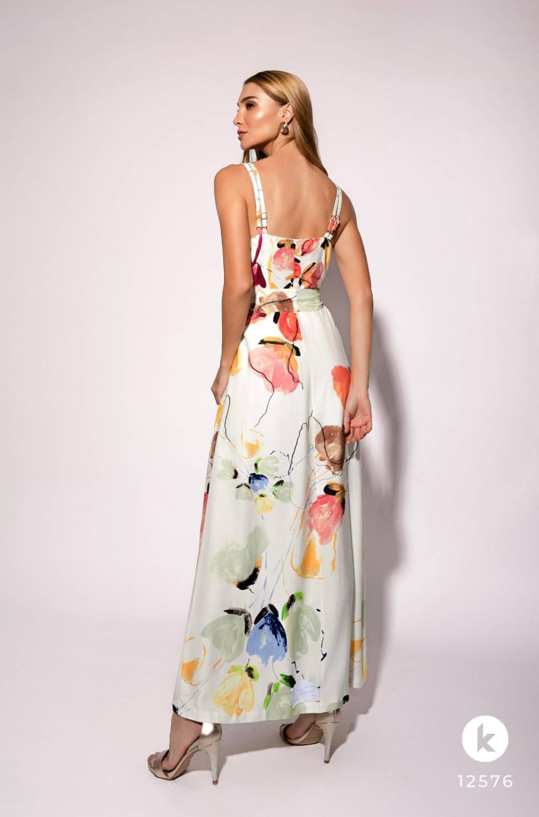 Vestido branco estampado aquarelado com alças