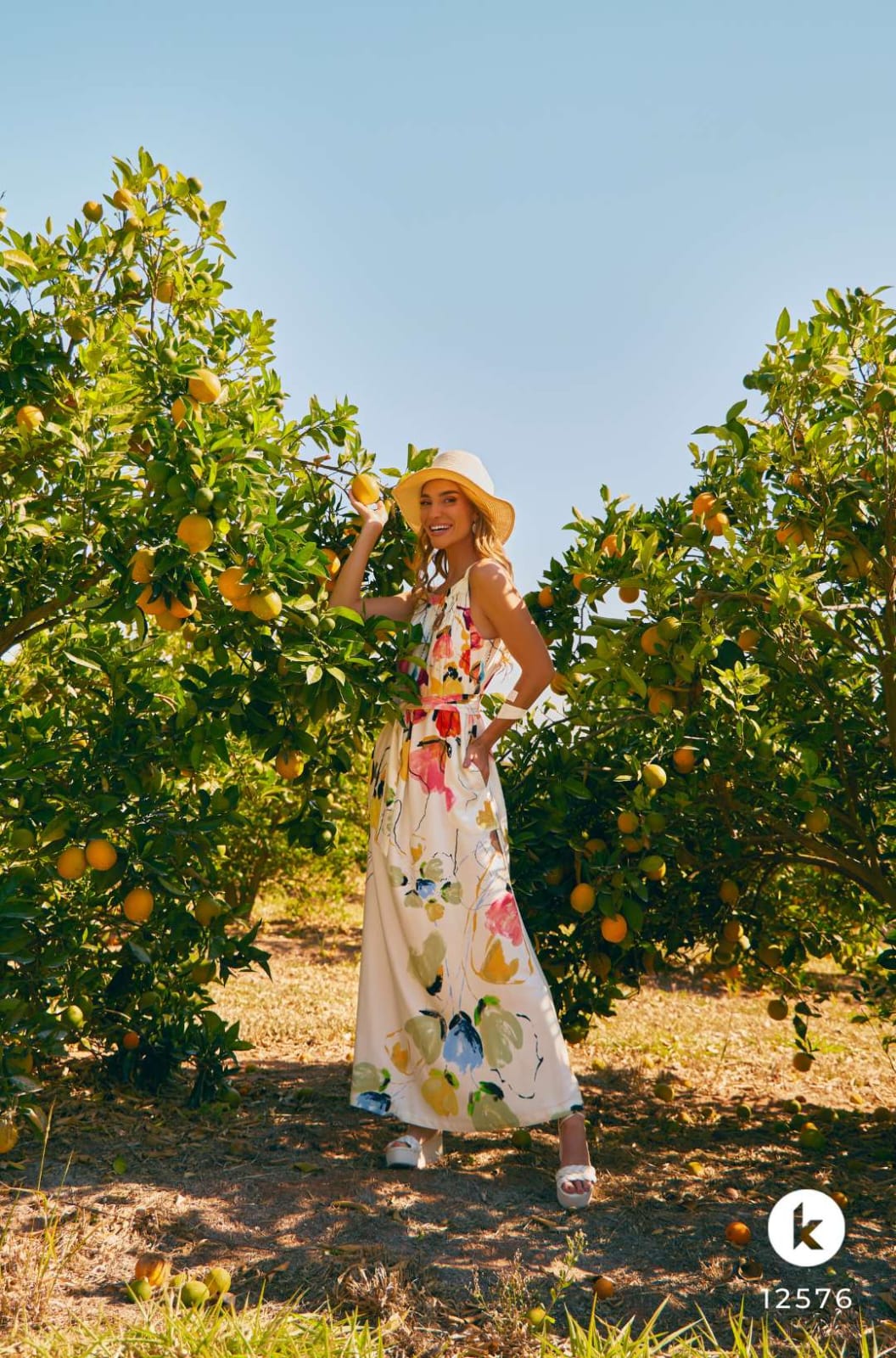 Vestido branco estampado aquarelado com alças