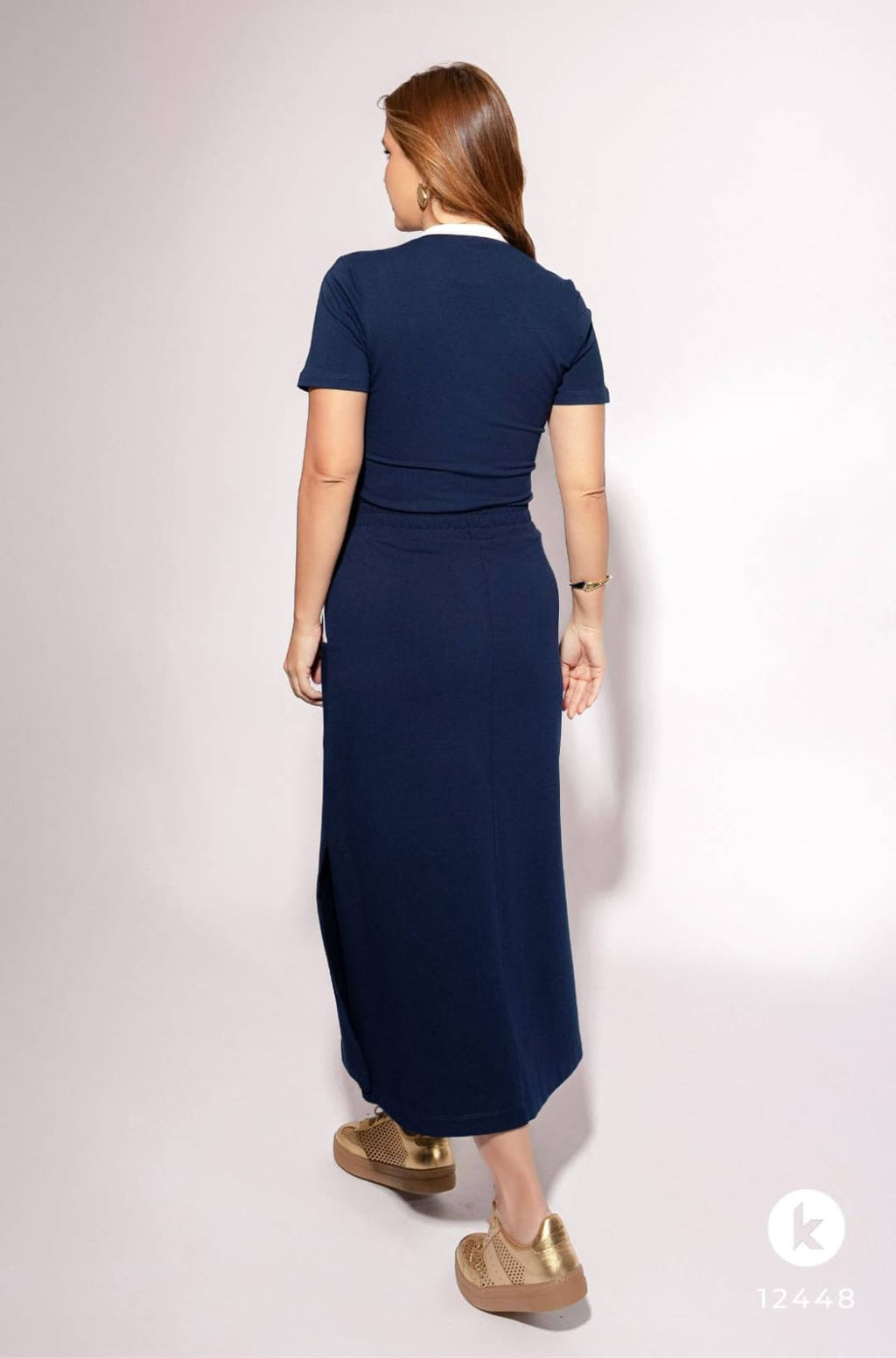 Conjunto de saia e blusa azul marinho em malha